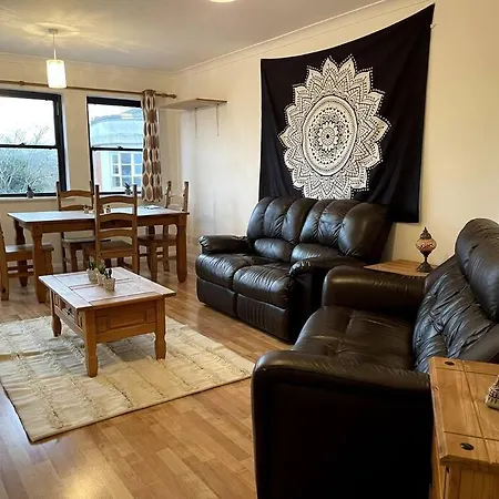 2 Bedroom Apartment In Kingston-Upon-Thames